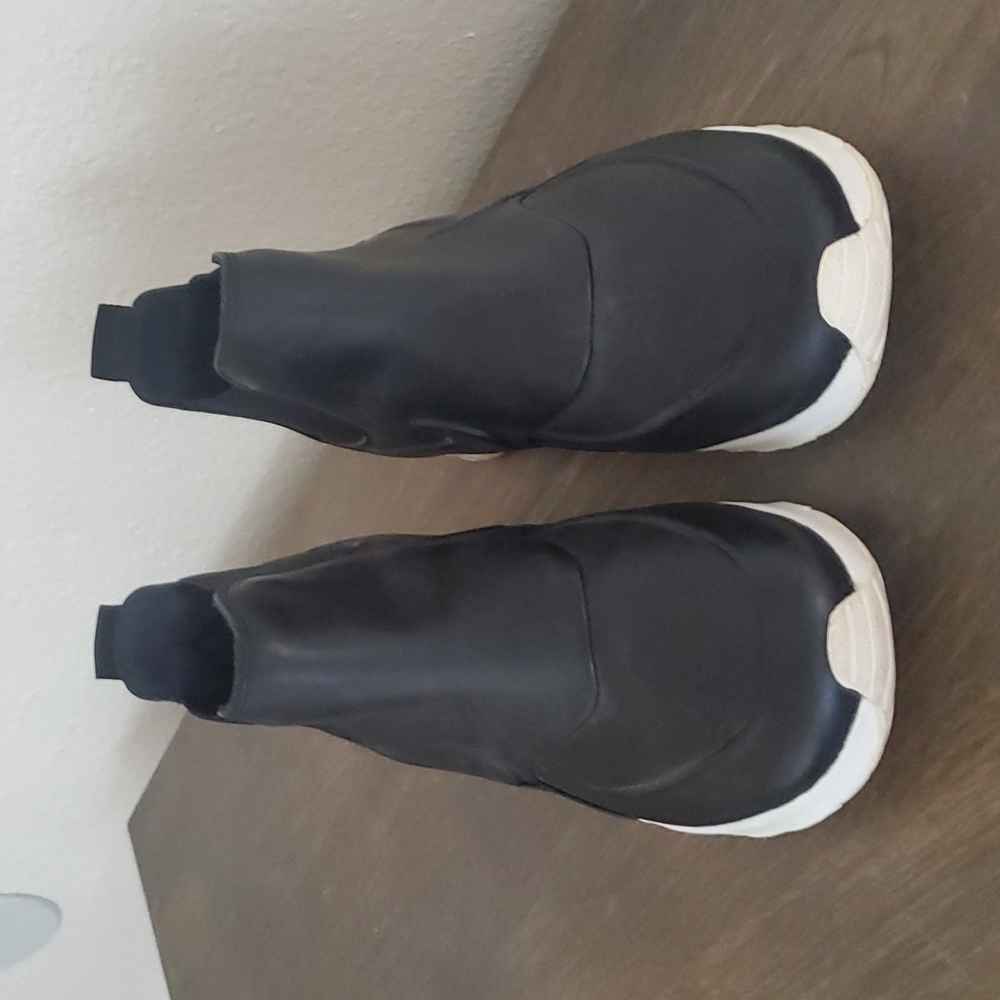 Black soft leather slip on nikes size 7.5